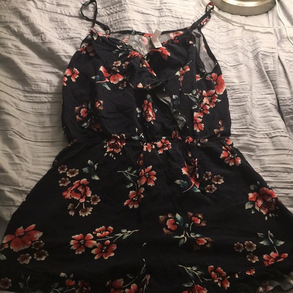 Floral Romper - Picture 2 of 4